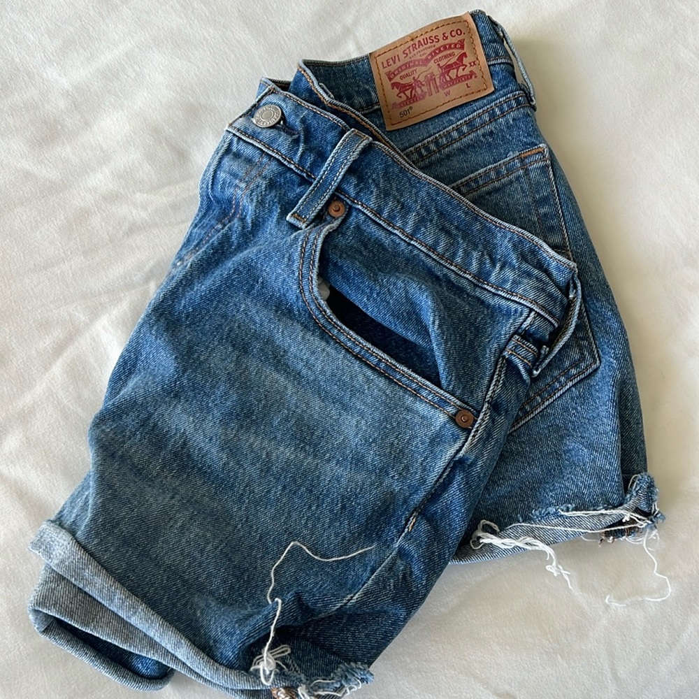 Cuffed Levi’s Jean Shorts